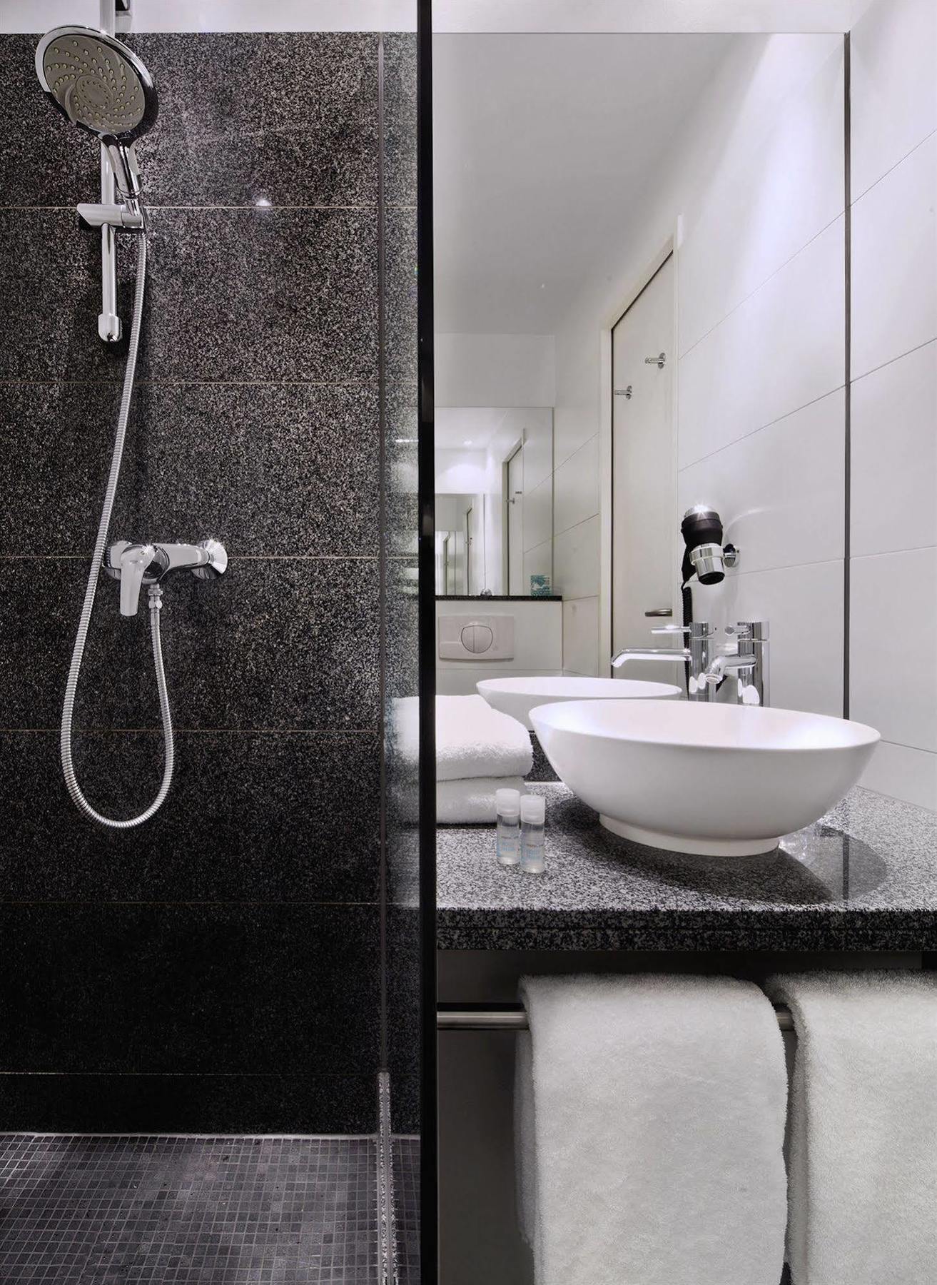 One Frankfurt Messe Hotel 3*